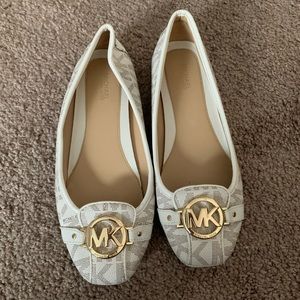 Michael Kors Logo Embellished Ballet Flat Shoes with Gold Hardware